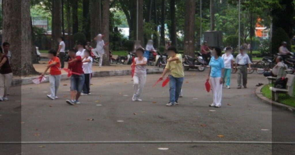 朝の6時頃のホーチミンの公園